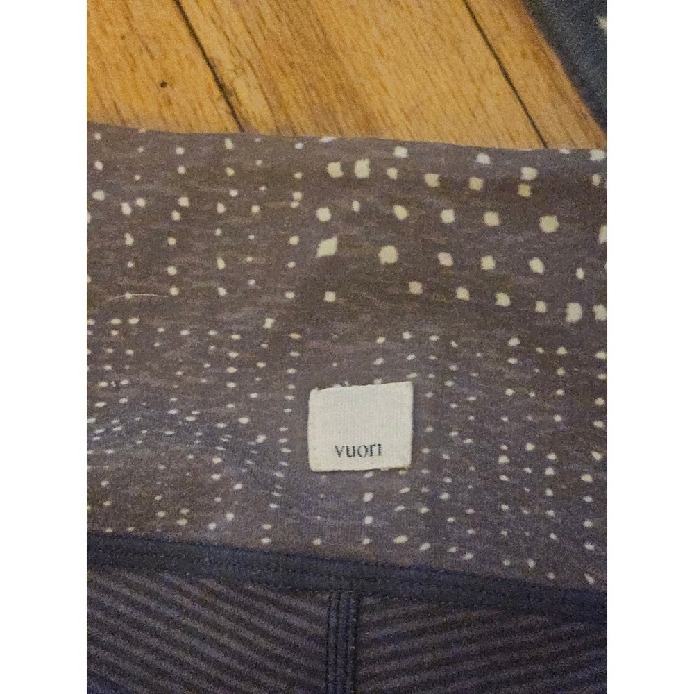 Vuori Womens Striped Cropped Leggings Gray Dotted Waistband Athletic Tights - Picture 3 of 4